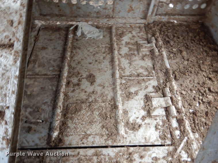 image for item DF7367 1991 Barrett Eagle Cattle Pot livestock trailer