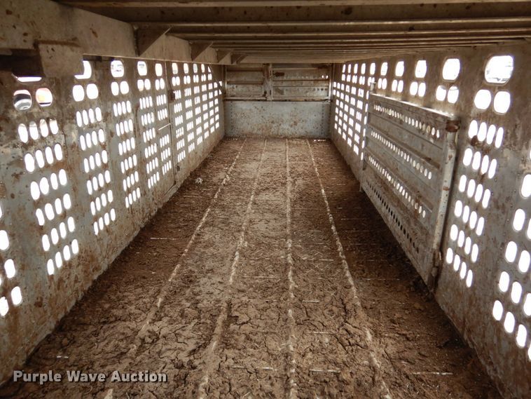 image for item DF7367 1991 Barrett Eagle Cattle Pot livestock trailer