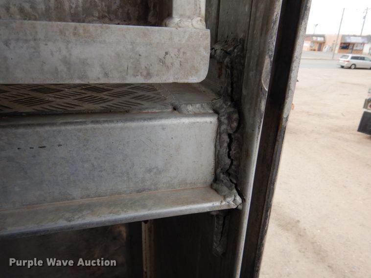 image for item DF7367 1991 Barrett Eagle Cattle Pot livestock trailer