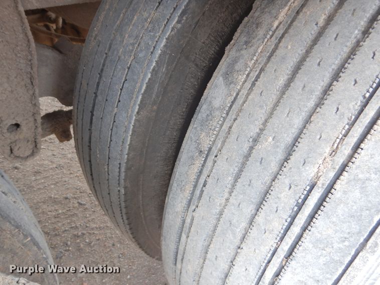 image for item DF7367 1991 Barrett Eagle Cattle Pot livestock trailer