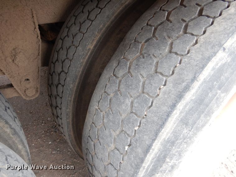 image for item DF7367 1991 Barrett Eagle Cattle Pot livestock trailer