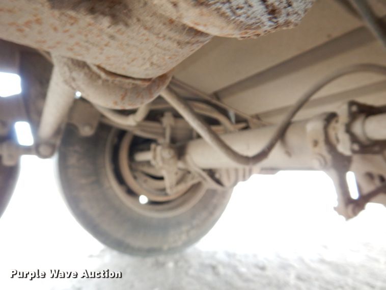 image for item DF7367 1991 Barrett Eagle Cattle Pot livestock trailer