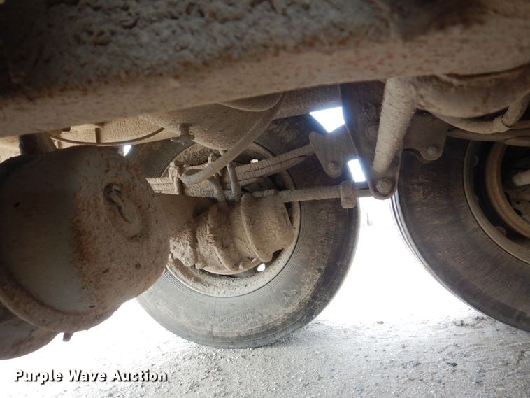 image for item DF7367 1991 Barrett Eagle Cattle Pot livestock trailer