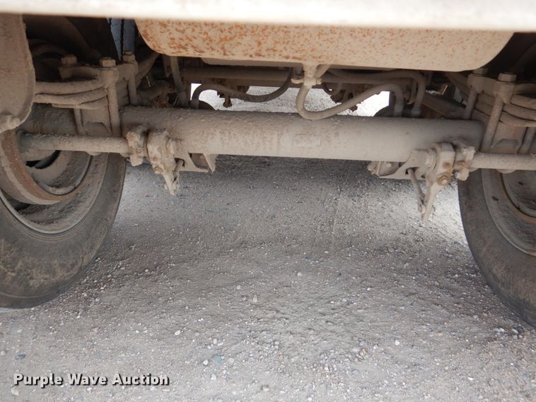 image for item DF7367 1991 Barrett Eagle Cattle Pot livestock trailer
