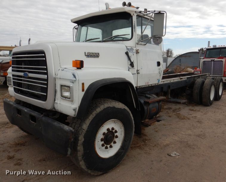image for item DH4797 1994 Ford L8000 truck cab and chassis