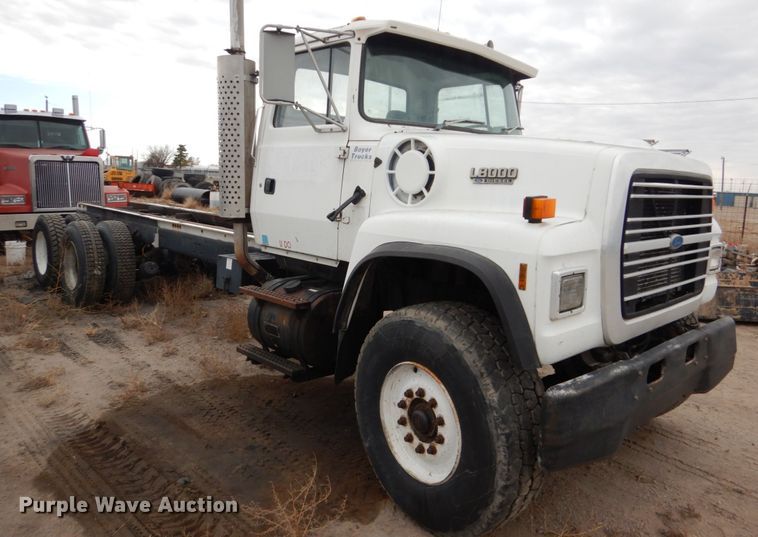 image for item DH4797 1994 Ford L8000 truck cab and chassis