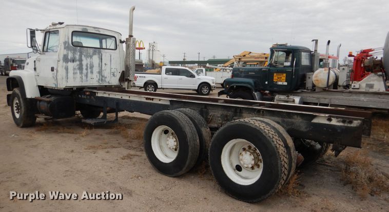 image for item DH4797 1994 Ford L8000 truck cab and chassis