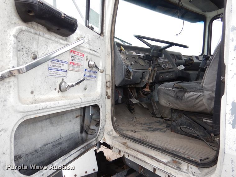 image for item DH4797 1994 Ford L8000 truck cab and chassis