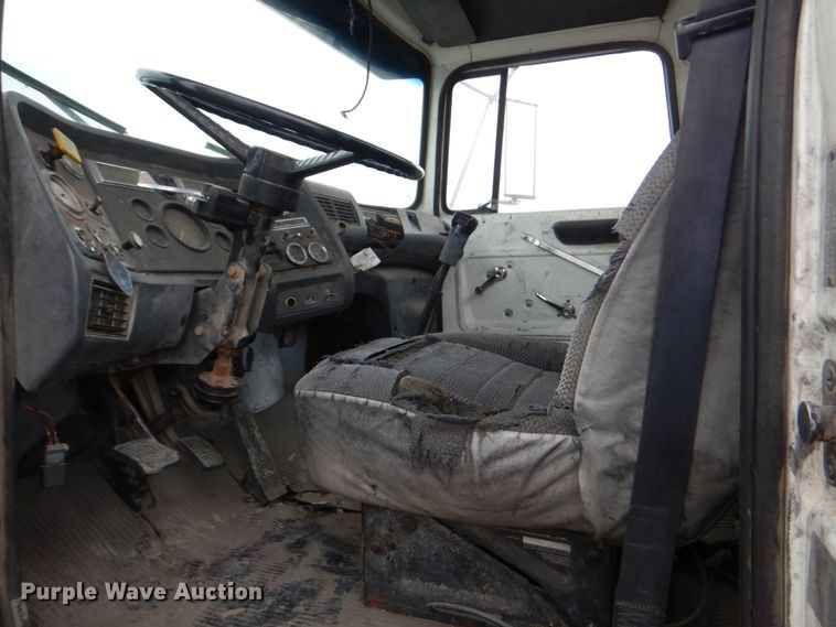 image for item DH4797 1994 Ford L8000 truck cab and chassis