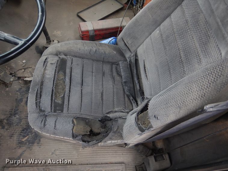 image for item DH4797 1994 Ford L8000 truck cab and chassis