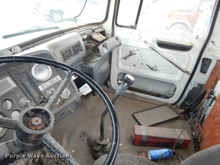 image for item DH4797 1994 Ford L8000 truck cab and chassis