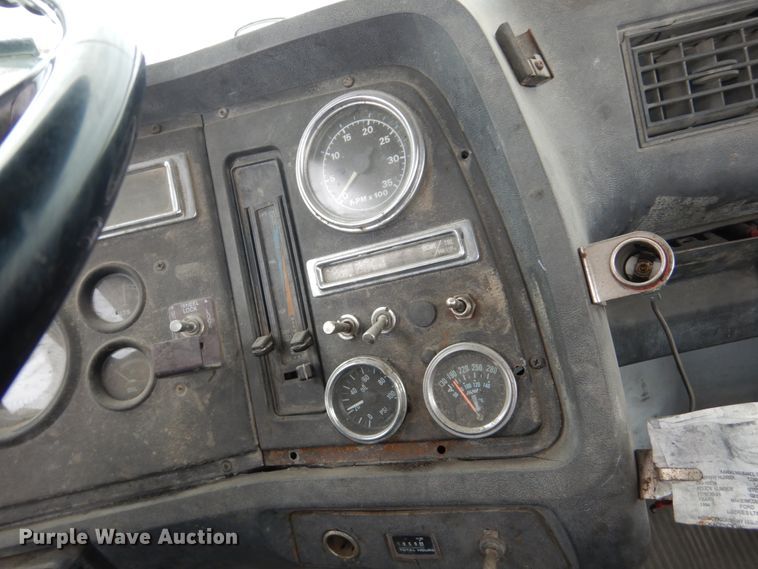 image for item DH4797 1994 Ford L8000 truck cab and chassis