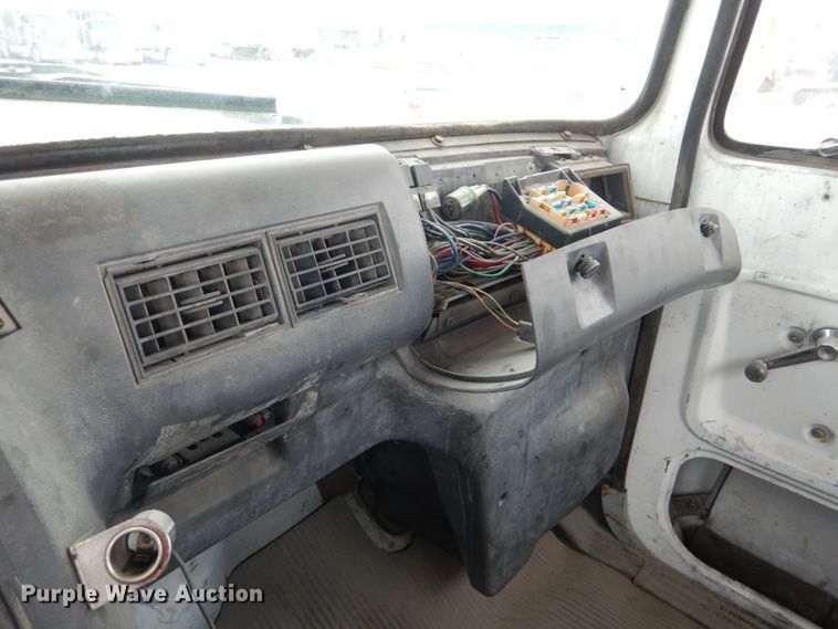 image for item DH4797 1994 Ford L8000 truck cab and chassis