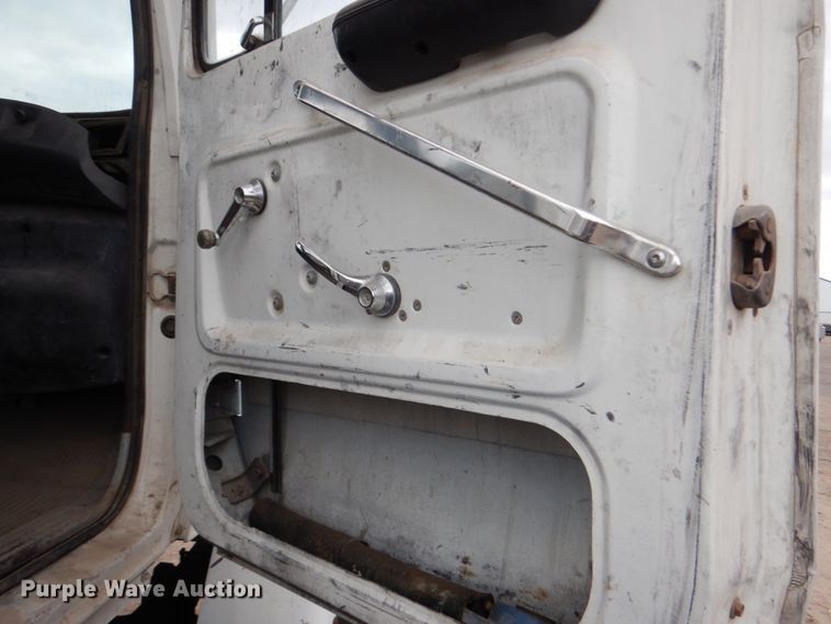 image for item DH4797 1994 Ford L8000 truck cab and chassis