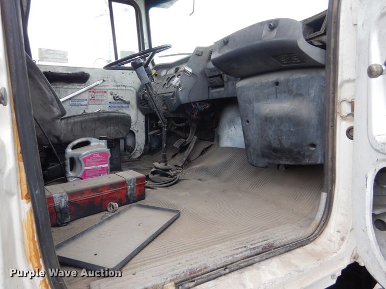 image for item DH4797 1994 Ford L8000 truck cab and chassis