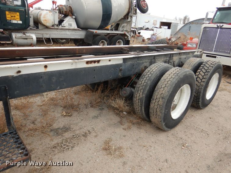 image for item DH4797 1994 Ford L8000 truck cab and chassis