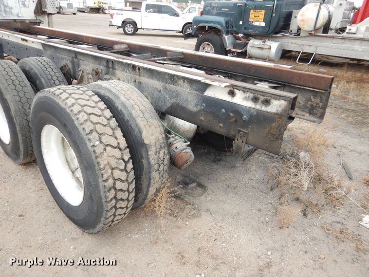 image for item DH4797 1994 Ford L8000 truck cab and chassis