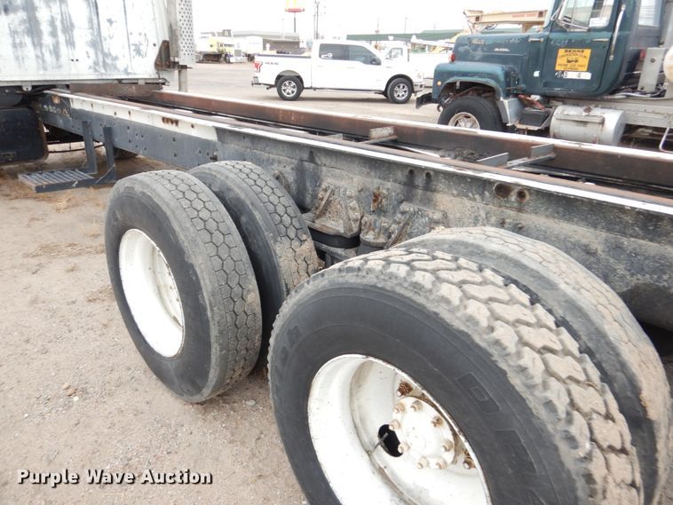 image for item DH4797 1994 Ford L8000 truck cab and chassis