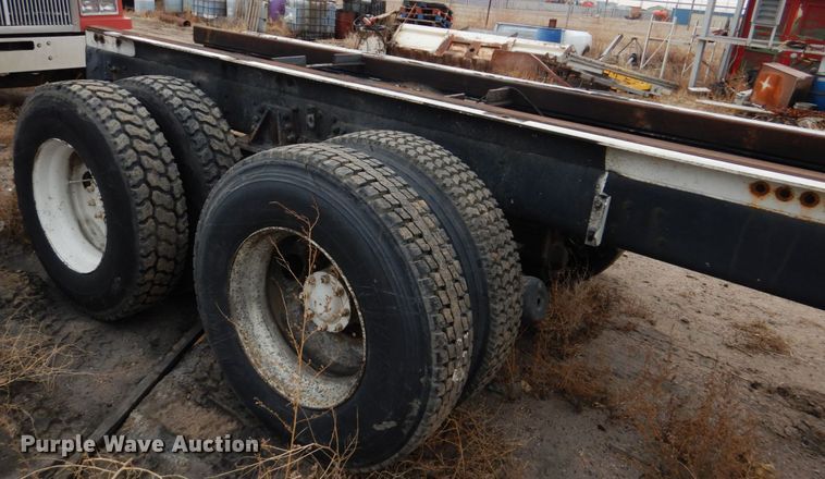 image for item DH4797 1994 Ford L8000 truck cab and chassis