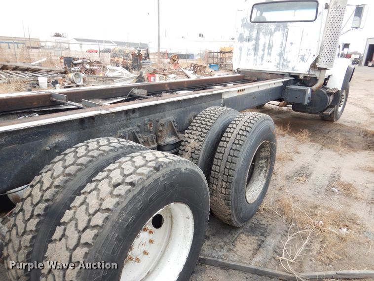 image for item DH4797 1994 Ford L8000 truck cab and chassis