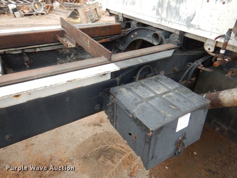 image for item DH4797 1994 Ford L8000 truck cab and chassis