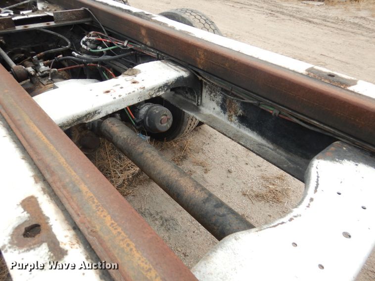 image for item DH4797 1994 Ford L8000 truck cab and chassis