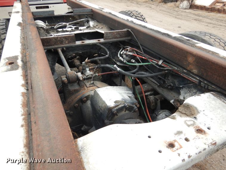 image for item DH4797 1994 Ford L8000 truck cab and chassis