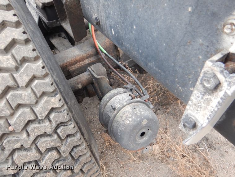 image for item DH4797 1994 Ford L8000 truck cab and chassis