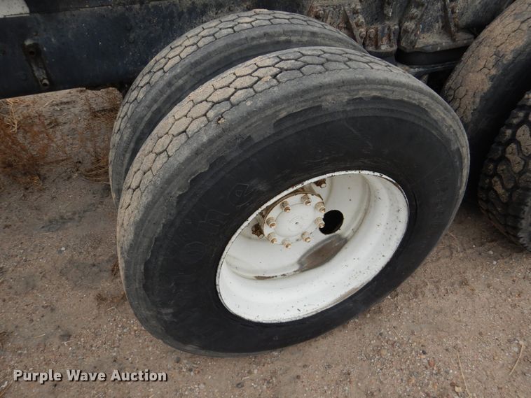 image for item DH4797 1994 Ford L8000 truck cab and chassis