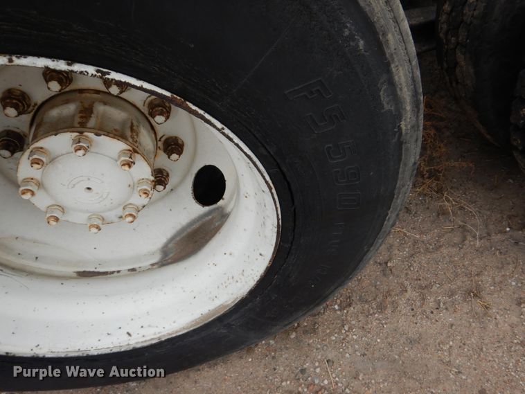 image for item DH4797 1994 Ford L8000 truck cab and chassis