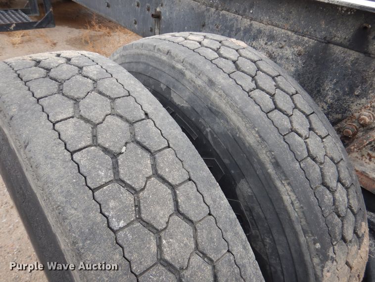 image for item DH4797 1994 Ford L8000 truck cab and chassis