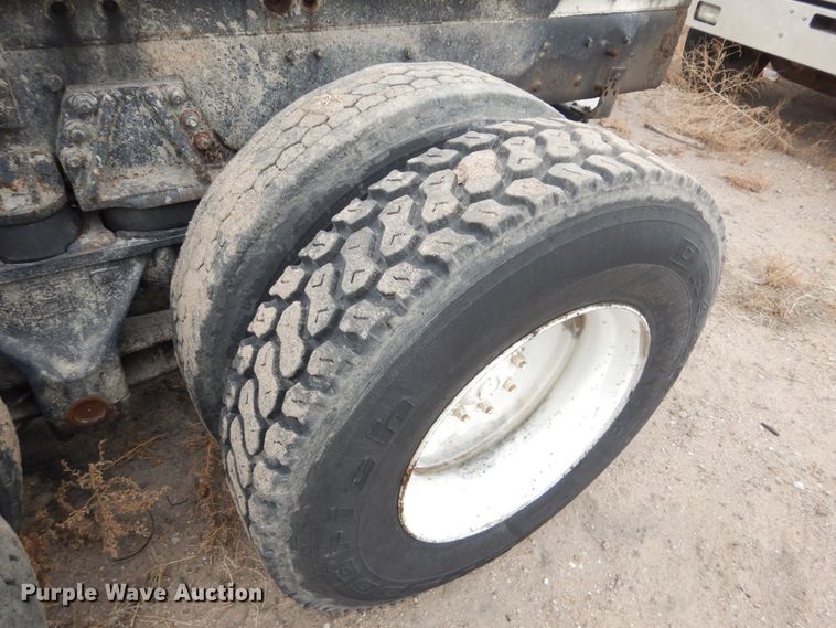 image for item DH4797 1994 Ford L8000 truck cab and chassis