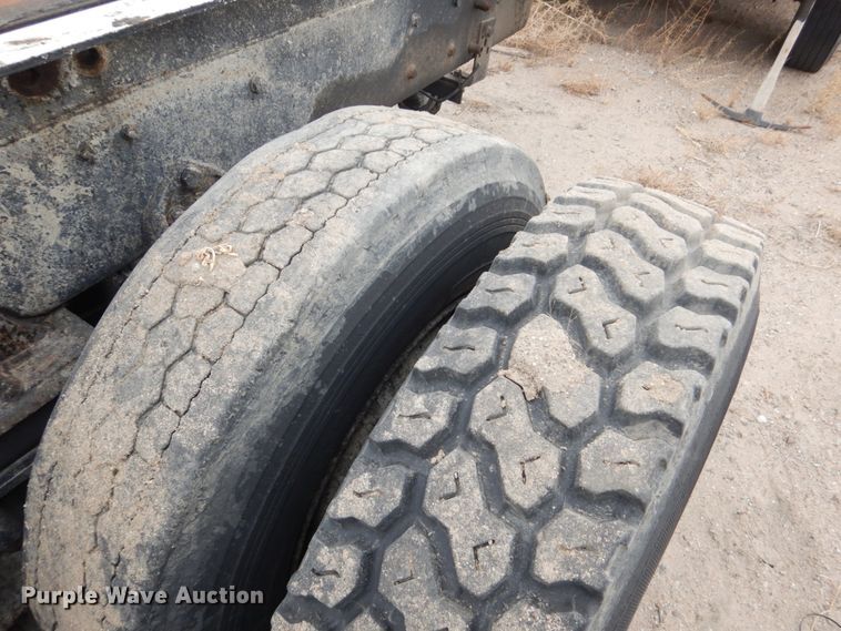 image for item DH4797 1994 Ford L8000 truck cab and chassis