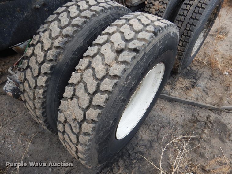 image for item DH4797 1994 Ford L8000 truck cab and chassis