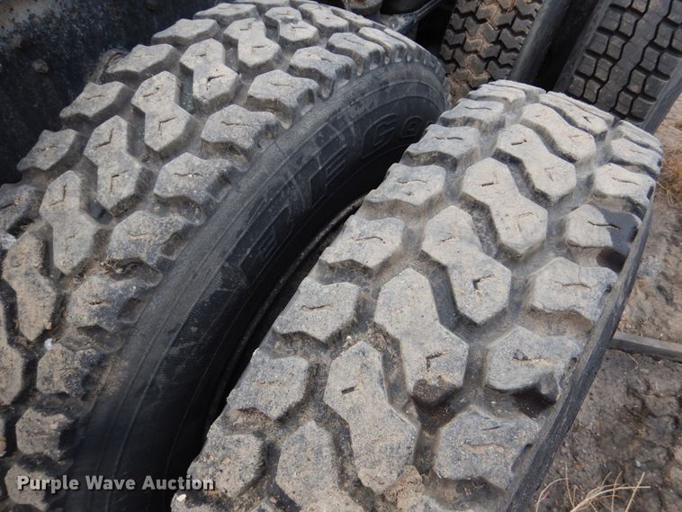 image for item DH4797 1994 Ford L8000 truck cab and chassis