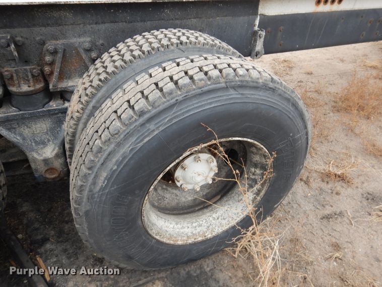 image for item DH4797 1994 Ford L8000 truck cab and chassis