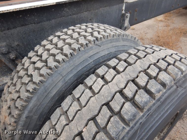 image for item DH4797 1994 Ford L8000 truck cab and chassis