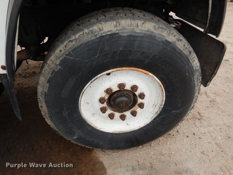 image for item DH4797 1994 Ford L8000 truck cab and chassis