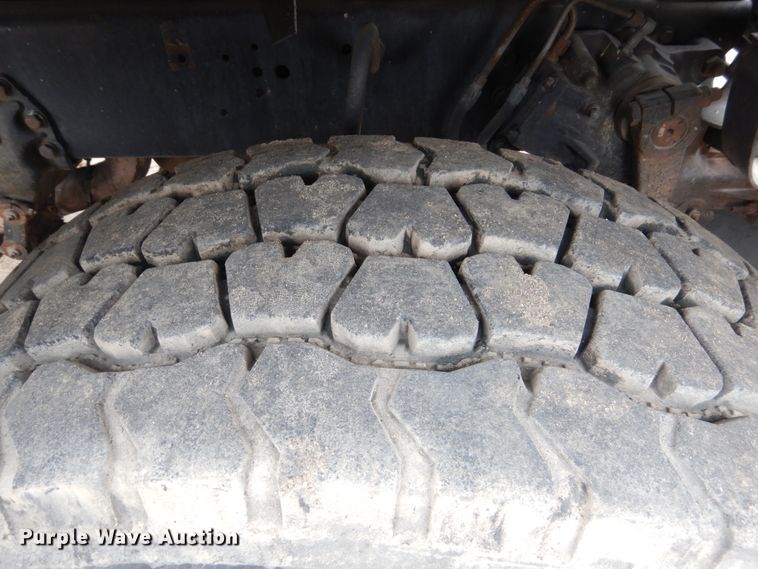 image for item DH4797 1994 Ford L8000 truck cab and chassis