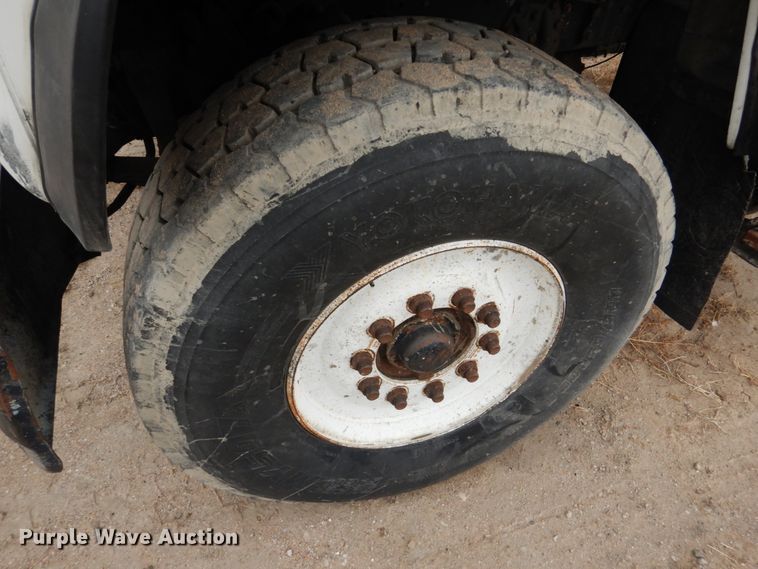 image for item DH4797 1994 Ford L8000 truck cab and chassis