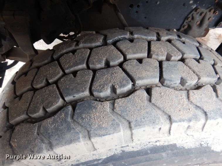 image for item DH4797 1994 Ford L8000 truck cab and chassis