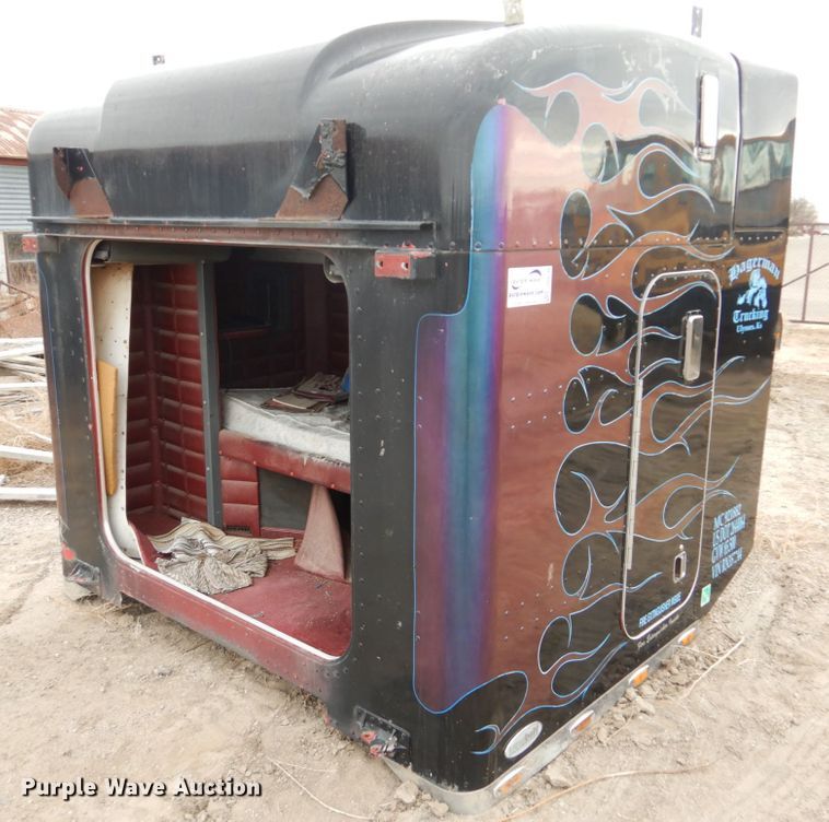 image for item DH4798 Peterbilt Unibilt sleeper