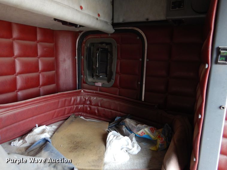 image for item DH4798 Peterbilt Unibilt sleeper