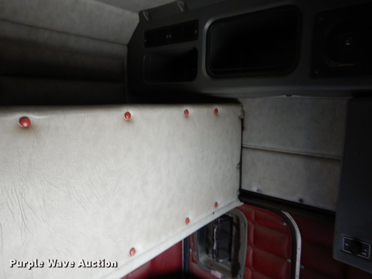 image for item DH4798 Peterbilt Unibilt sleeper