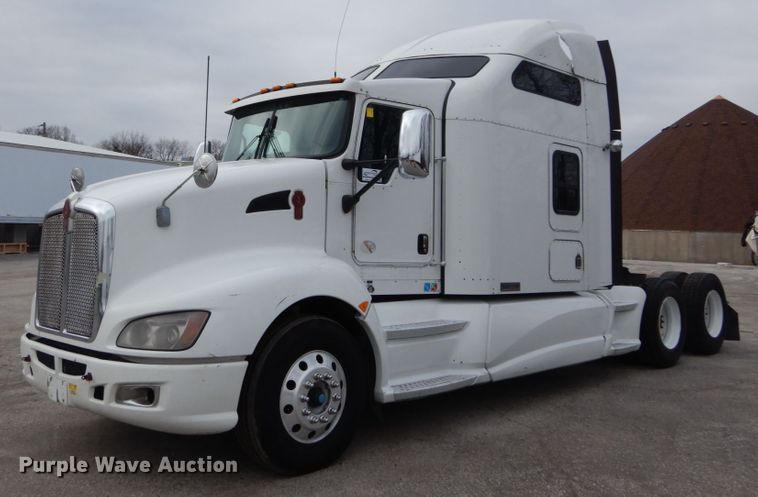 image for item DH5065 2011 Kenworth T660 semi truck