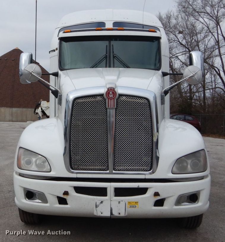 image for item DH5065 2011 Kenworth T660 semi truck
