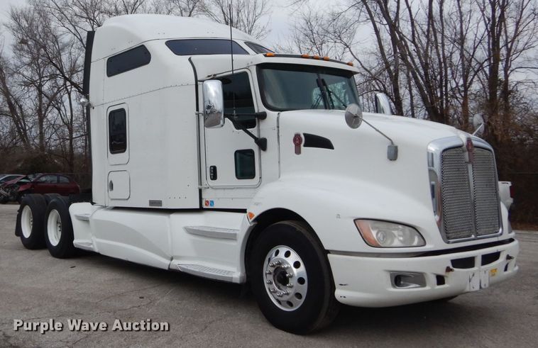 image for item DH5065 2011 Kenworth T660 semi truck