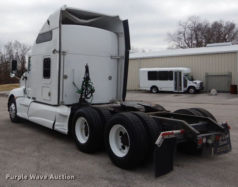 image for item DH5065 2011 Kenworth T660 semi truck