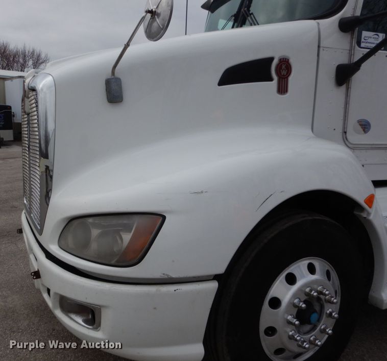 image for item DH5065 2011 Kenworth T660 semi truck