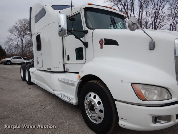 image for item DH5065 2011 Kenworth T660 semi truck